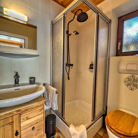 Lilly Chalet- With Private Sauna, Close To Lifts Apartament