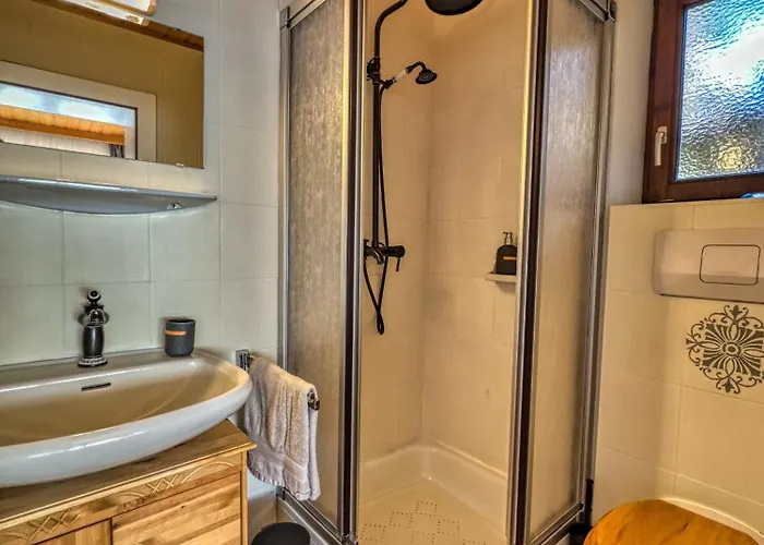 Lilly Chalet- With Private Sauna, Close To Lifts Appartamento